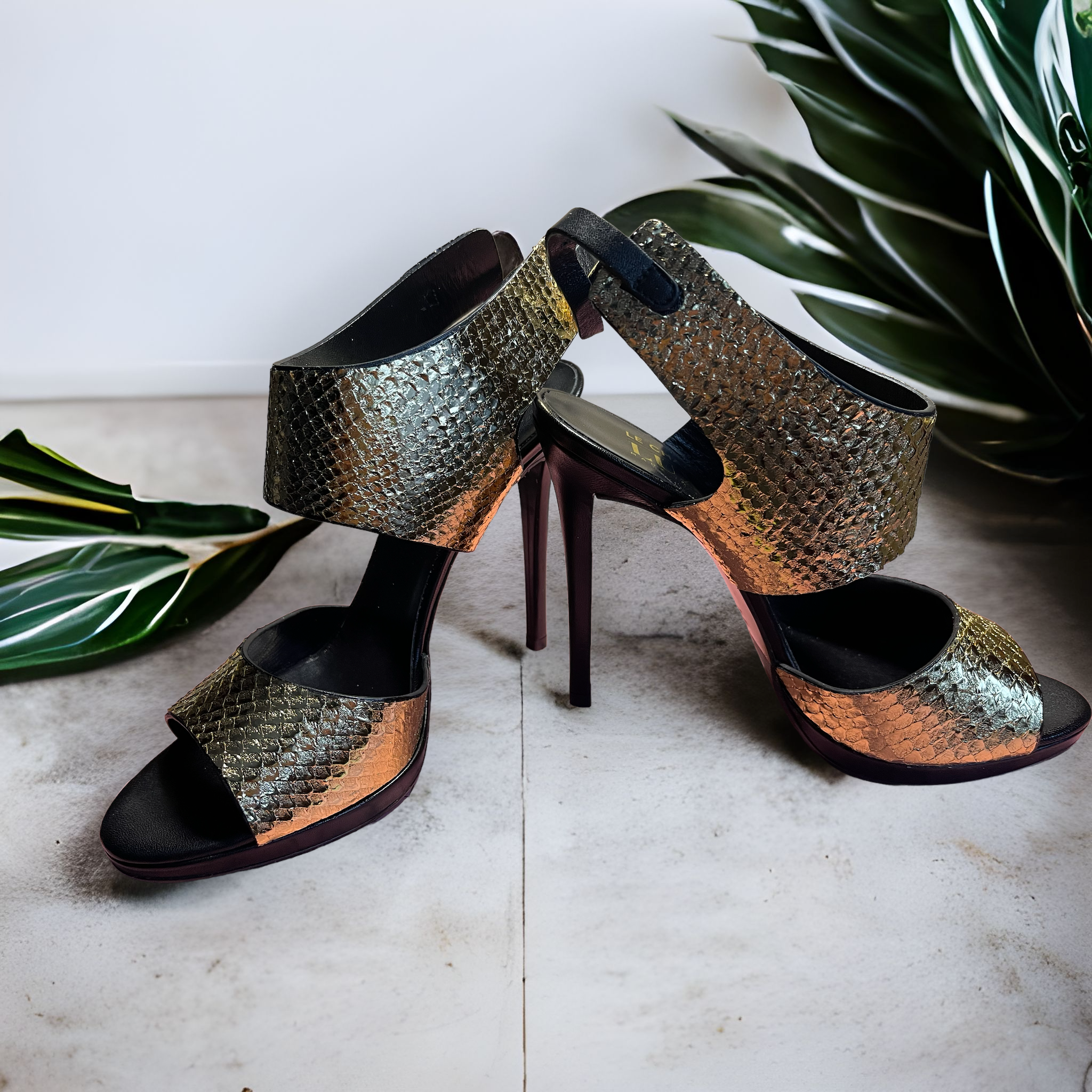 Fish Skin Gold Leather Heels Ladies Size 9 ENB Artisan
